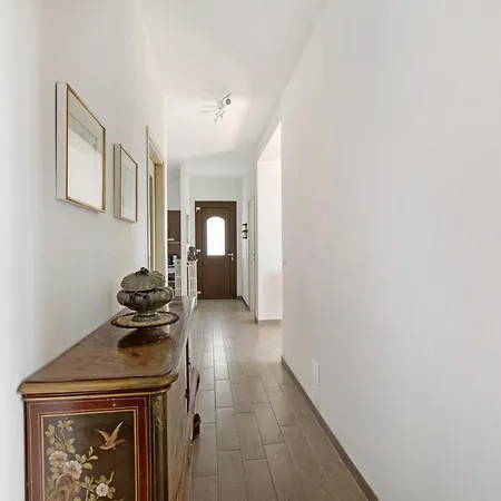 Bella Vista Apartment *